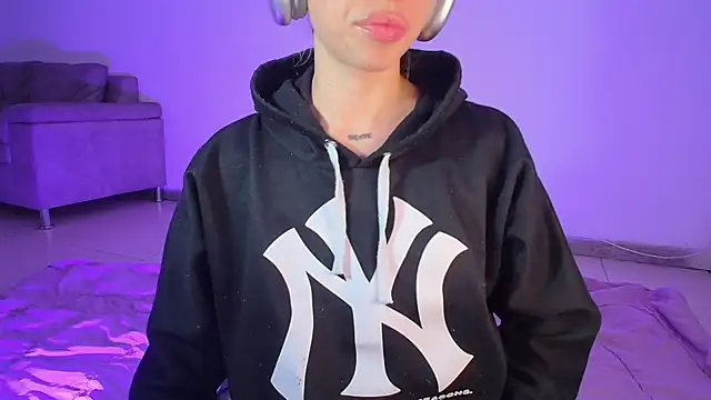 Alina Lee t online show from November 20, 2025, 2:12 am