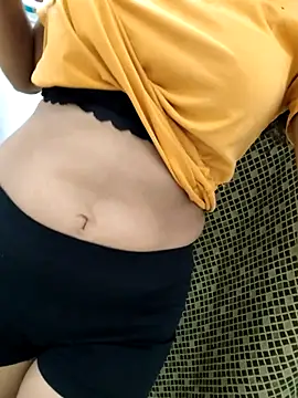 Snapshot of Kayna_Rawat chatting on November 10, 2025, 10:47 am Kayna Rawat online show from November 10, 2025, 10:47 am