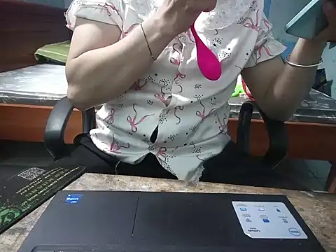 Snapshot of Xue_weng chatting on May 8, 2026, 12:32 pm Xue weng online show from May 8, 2026, 12:32 pm