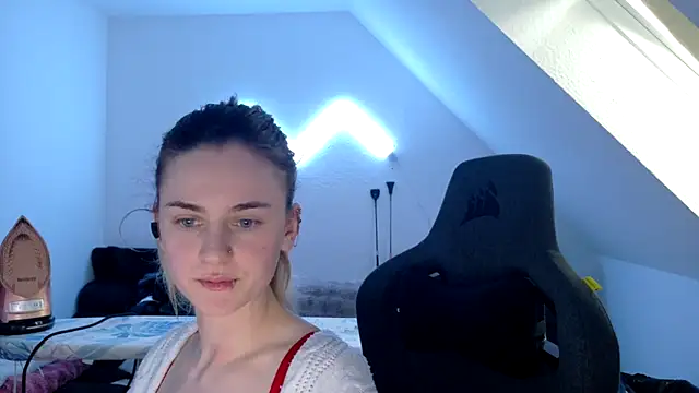 Melly4You online show from May 17, 2026, 3:52 pm