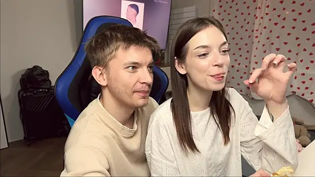 AsyaSky online show from November 17, 2025, 4:24 pm