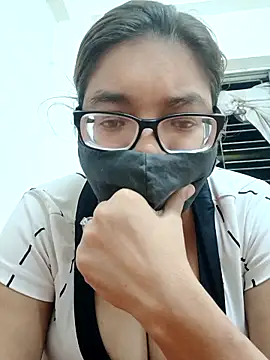 Snapshot of Elie_couple143 chatting on September 25, 2025, 6:33 pm Elie couple143 online show from September 25, 2025, 6:33 pm