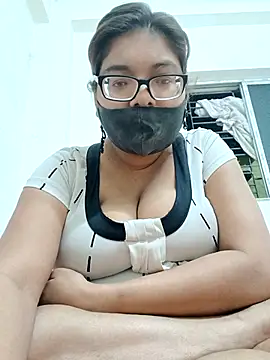 Snapshot of Elie_couple143 chatting on November 6, 2025, 6:20 pm Elie couple143 online show from November 6, 2025, 6:20 pm