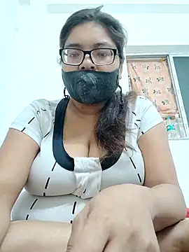 Snapshot of Elie_couple143 chatting on November 17, 2025, 6:46 pm Elie couple143 online show from November 17, 2025, 6:46 pm