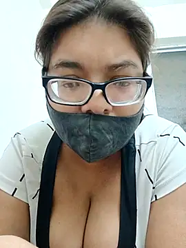 Snapshot of Elie_couple143 chatting on November 20, 2025, 6:29 pm Elie couple143 online show from November 20, 2025, 6:29 pm