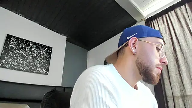 Snapshot of Maximo_Wolff chatting on September 17, 2025, 8:10 pm Maximo Wolff online show from September 17, 2025, 8:10 pm