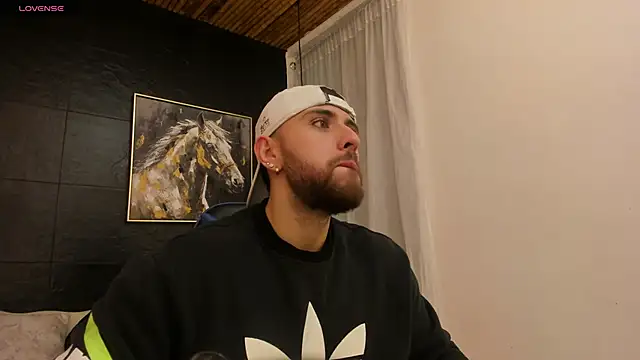 Snapshot of Maximo_Wolff chatting on October 15, 2025, 7:58 pm Maximo Wolff online show from October 15, 2025, 7:58 pm