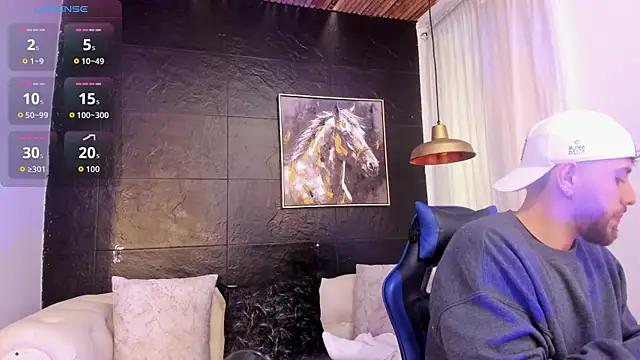 Snapshot of Maximo_Wolff chatting on October 17, 2025, 8:11 pm Maximo Wolff online show from October 17, 2025, 8:11 pm