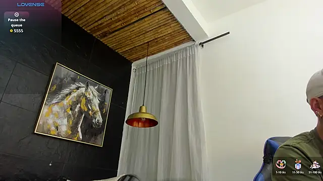 Snapshot of Maximo_Wolff chatting on October 24, 2025, 8:27 pm Maximo Wolff online show from October 24, 2025, 8:27 pm