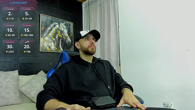 Snapshot of Maximo_Wolff chatting on November 1, 2025, 8:22 pm Maximo Wolff online show from November 1, 2025, 8:22 pm