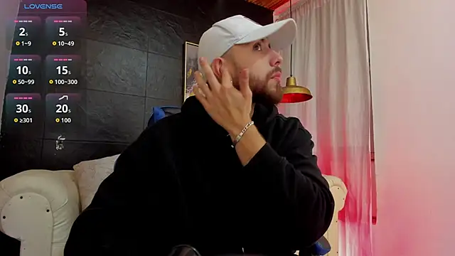 Snapshot of Maximo_Wolff chatting on November 2, 2025, 8:00 pm Maximo Wolff online show from November 2, 2025, 8:00 pm