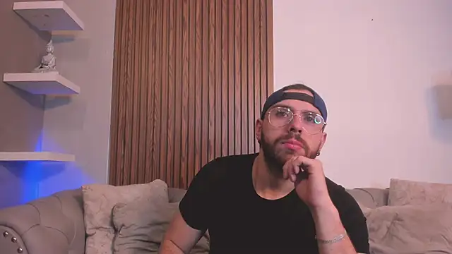 Snapshot of Maximo_Wolff chatting on May 4, 2026, 1:45 am Maximo Wolff online show from May 4, 2026, 1:45 am