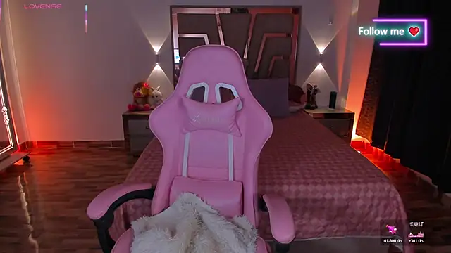 lunaarose online show from April 18, 2026, 7:12 am