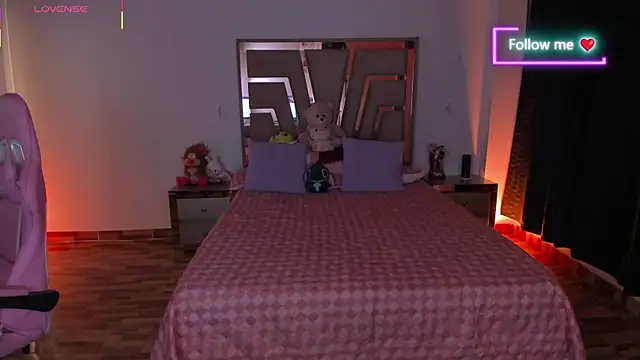 lunaarose online show from April 20, 2026, 4:37 am