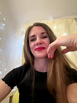 LucieMack online show from December 14, 2025, 2:44 pm