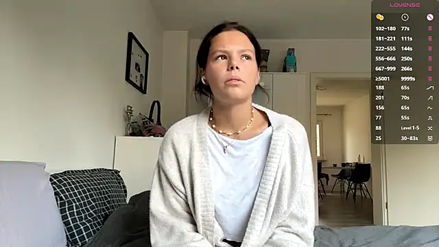 MaydaCornwall online show from October 10, 2025, 7:07 am