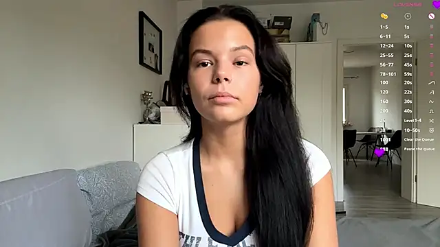 MaydaCornwall online show from November 19, 2025, 8:03 am