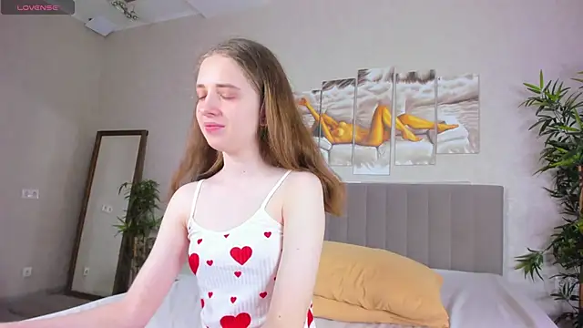 Camilla Kelly online show from April 16, 2026, 1:17 am