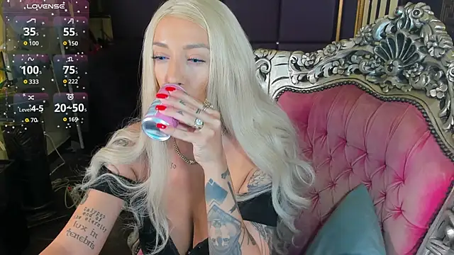 Snapshot of spicyxmilf chatting on June 16, 2026, 4:26 am spicyxmilf online show from June 16, 2026, 4:26 am