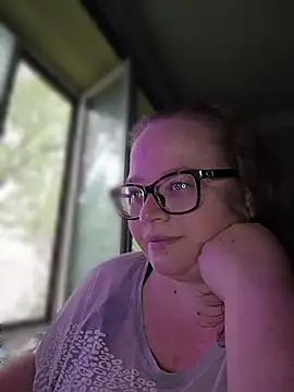 LillyWilly online show from August 4, 2026, 8:39 am