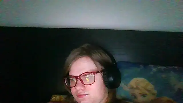 Snapshot of Moonolighta chatting on September 24, 2025, 8:17 am Moonolighta online show from September 24, 2025, 8:17 am