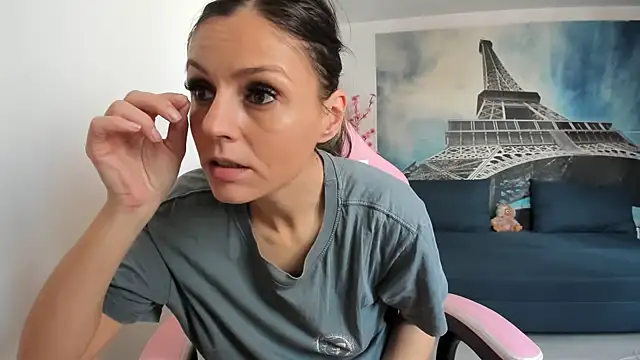 Snapshot of RheaEtthan chatting on March 3, 2026, 9:04 am RheaEtthan online show from March 3, 2026, 9:04 am