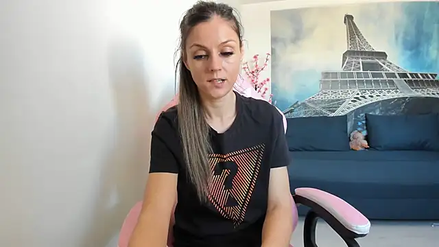 Snapshot of RheaEtthan chatting on March 9, 2026, 12:09 pm RheaEtthan online show from March 9, 2026, 12:09 pm