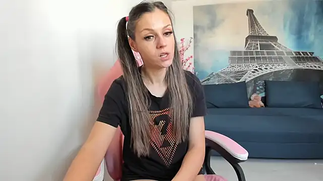 Snapshot of RheaEtthan chatting on March 15, 2026, 11:38 am RheaEtthan online show from March 15, 2026, 11:38 am