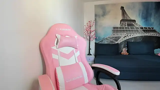 Snapshot of RheaEtthan chatting on April 15, 2026, 9:05 am RheaEtthan online show from April 15, 2026, 9:05 am