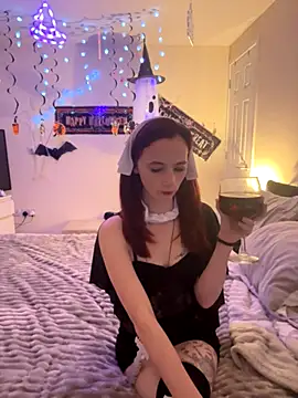 NaughtyLittleLouise online show from October 25, 2025, 10:04 pm