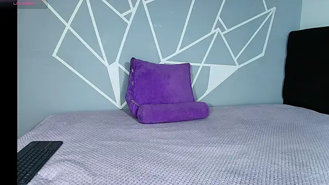 karlamoon23 online show from March 15, 2026, 9:32 pm