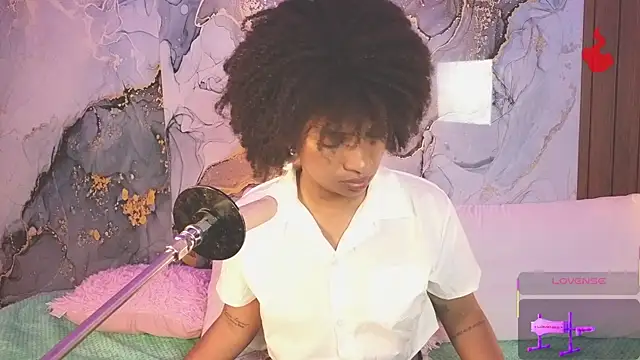 Lolalewis777 online show from May 31, 2026, 8:21 pm