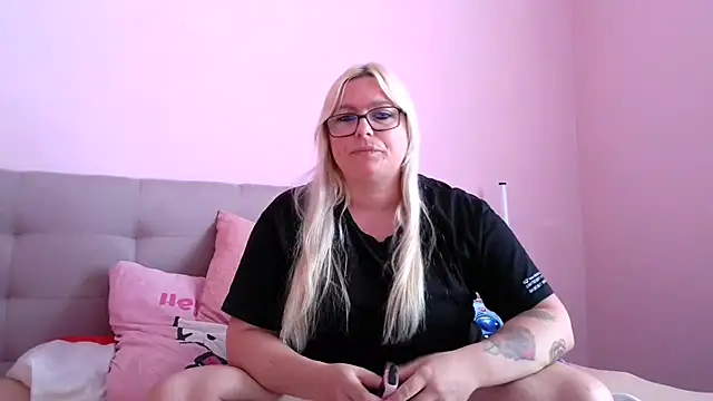 Snapshot of ToyCandyGirl chatting on August 6, 2026, 3:47 pm ToyCandyGirl online show from August 6, 2026, 3:47 pm