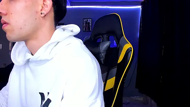 alexgiraldo   online show from September 18, 2025, 12:07 pm