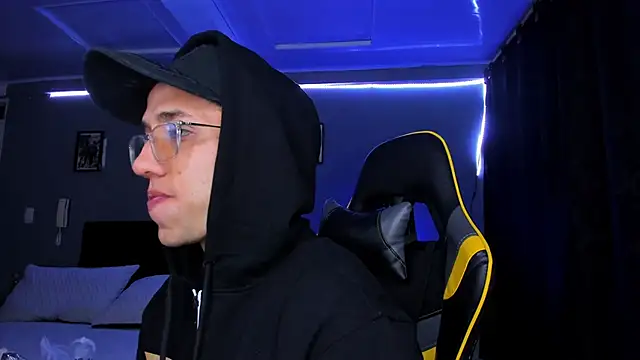 alexgiraldo   online show from December 1, 2025, 6:18 am