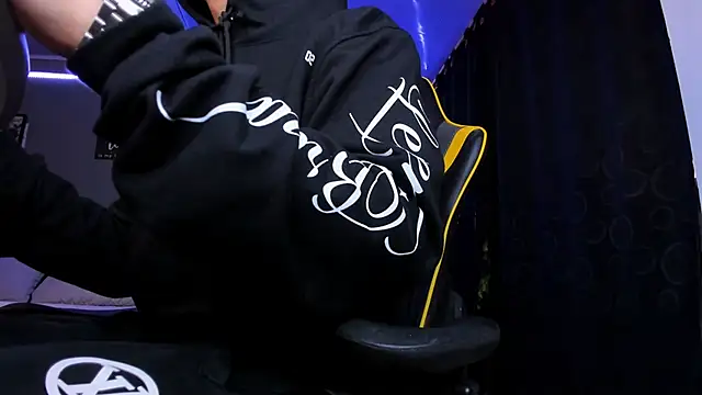 alexgiraldo   online show from December 4, 2025, 12:25 pm