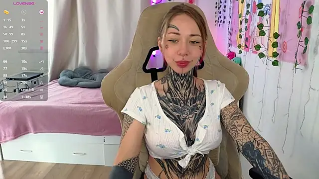 bunnykellyyy online show from April 13, 2026, 5:35 am