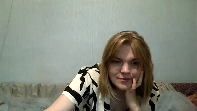 Snapshot of SirWolff chatting on May 19, 2026, 8:37 pm SirWolff online show from May 19, 2026, 8:37 pm