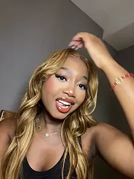 alisonn moon online show from July 25, 2026, 8:39 pm
