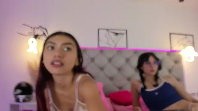 Naughty Couple83 online show from November 6, 2025, 7:48 pm