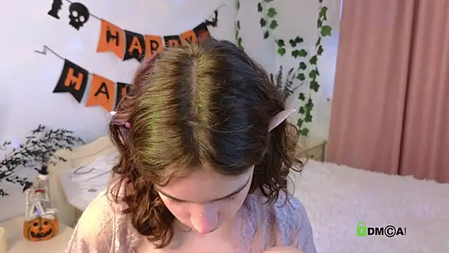 Snapshot of Evi_Brook chatting on October 21, 2025, 6:36 am Evi Brook online show from October 21, 2025, 6:36 am