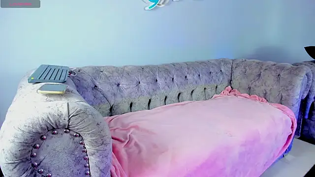 AriaGreenn online show from September 18, 2025, 1:02 pm