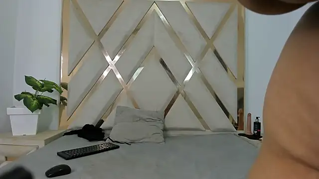 arielasm online show from November 15, 2025, 1:07 pm