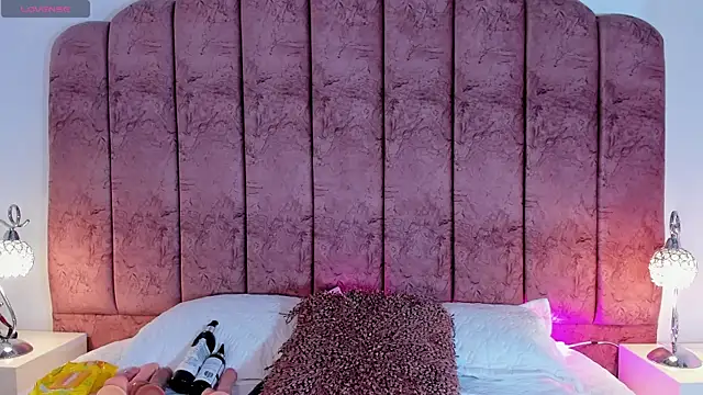 ValeskaZuev1 online show from September 24, 2025, 8:34 pm