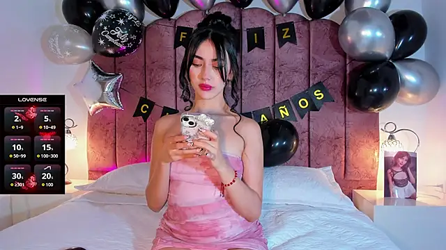 ValeskaZuev1 online show from September 29, 2025, 8:13 pm