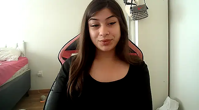 Becca B online show from October 31, 2025, 3:13 pm