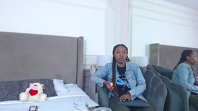 NatashaSilver online show from October 21, 2025, 1:12 pm