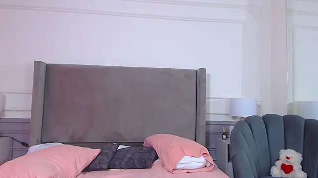 NatashaSilver online show from November 18, 2025, 3:16 pm