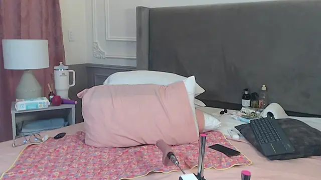 NatashaSilver online show from December 13, 2025, 9:42 pm