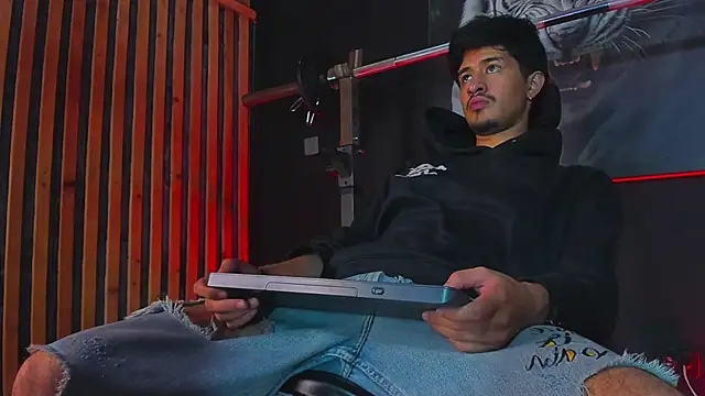 DimitriDeluxe online show from November 19, 2025, 7:58 pm